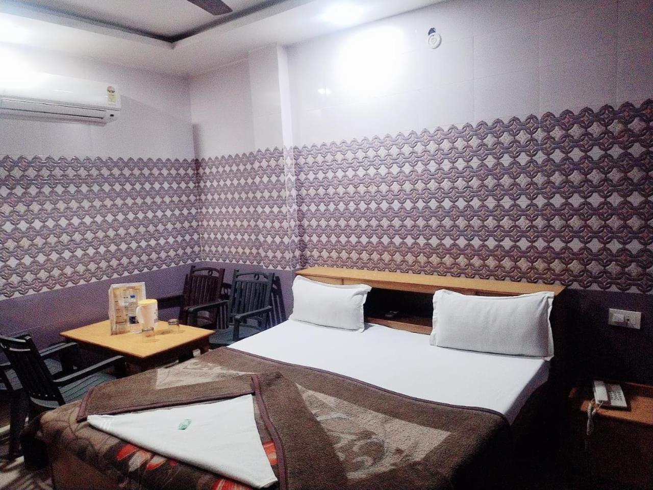 Hotel Vishal Palace Unnāo Екстериор снимка
