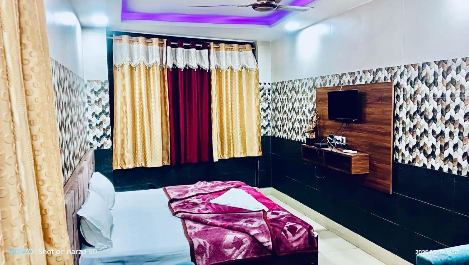 Hotel Vishal Palace Unnāo Екстериор снимка